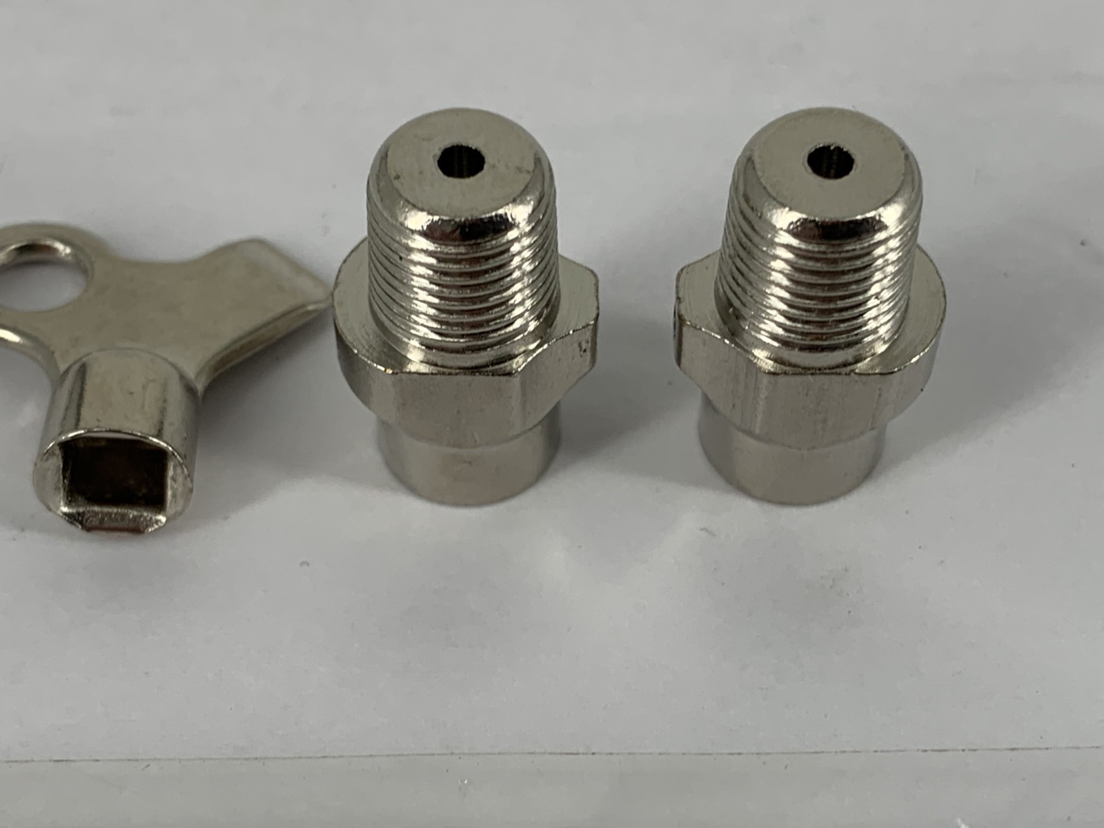 Jones Stephens R20001L Radiator Coin-Key Air Vent Valve & Key 2-Valves 1-Key