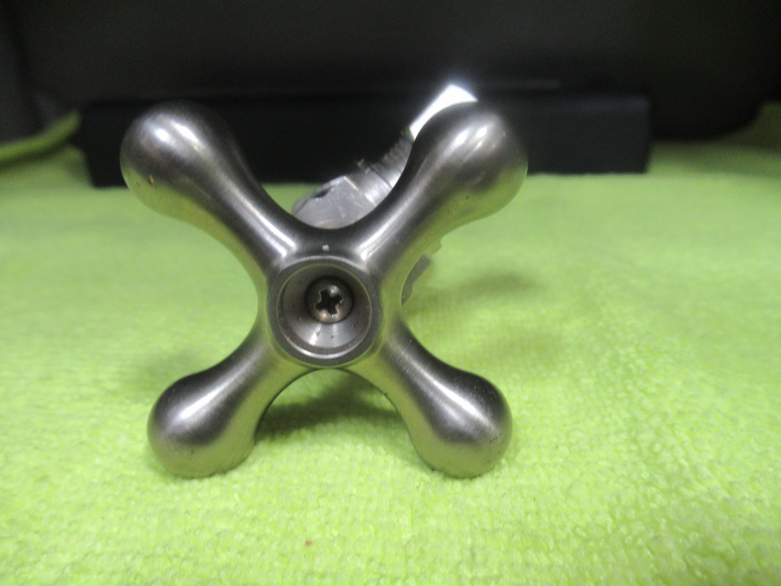1/4-Turn Cross Handle Angle Stop Shut off Valve, 1/2″ X 3/8″ OD Compression