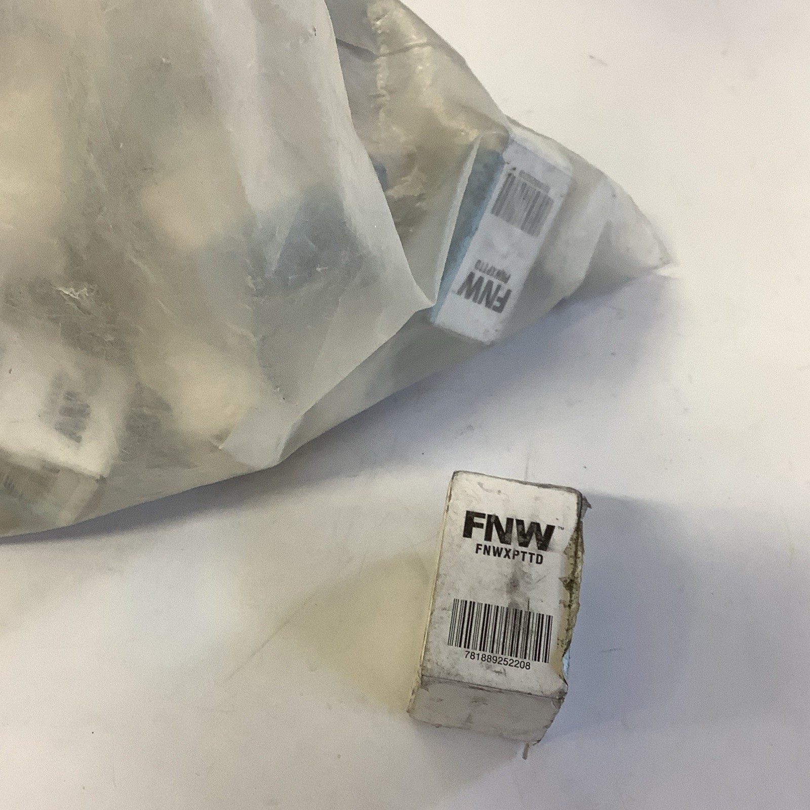 (QTY 28) FNW FNWXPTTD LFN P&T Test Plug 1/2 Inch NPT Male EPDM Diaphragm/Core