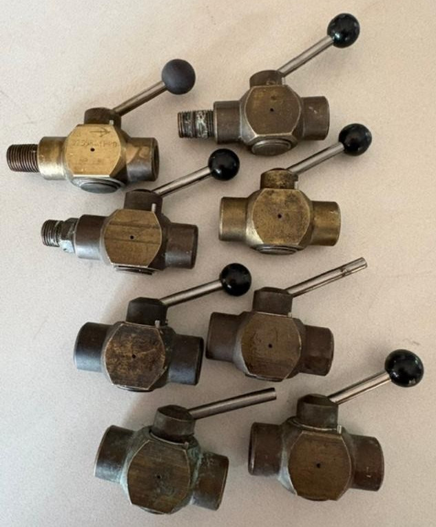 8 used Brass Manual 90-deg 1/4” Shutoff Valve Circle Seal 9200 Series & Similar