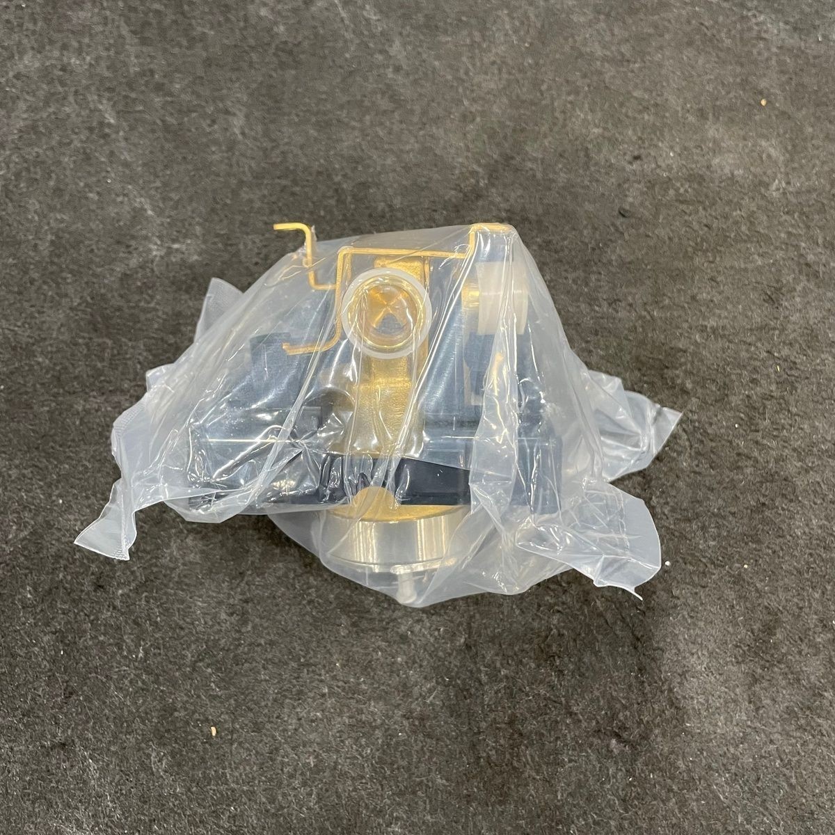 Universal High-Flow Shower Rough R10000-UNBXHF New 1030