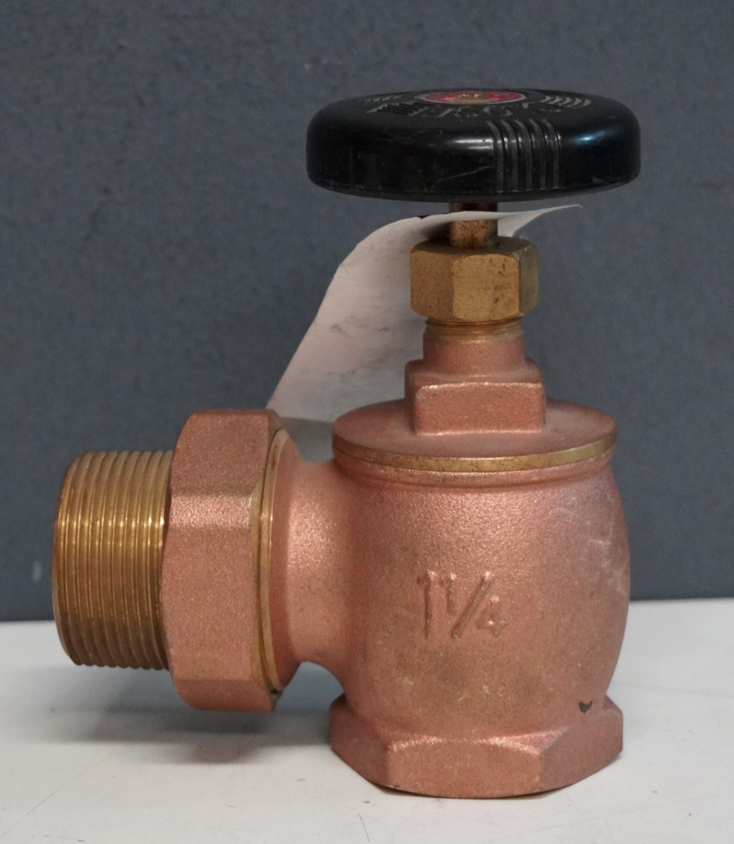 Plumbers edge 1-1/4 in Angle Steam Radiator Valve