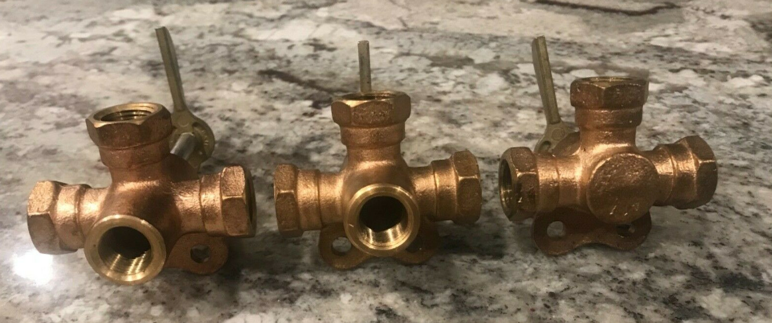 3 Different EATON WEATHERHEAD Multiple Shut-Off Valve 3/8th 6746 / 6709 4 way