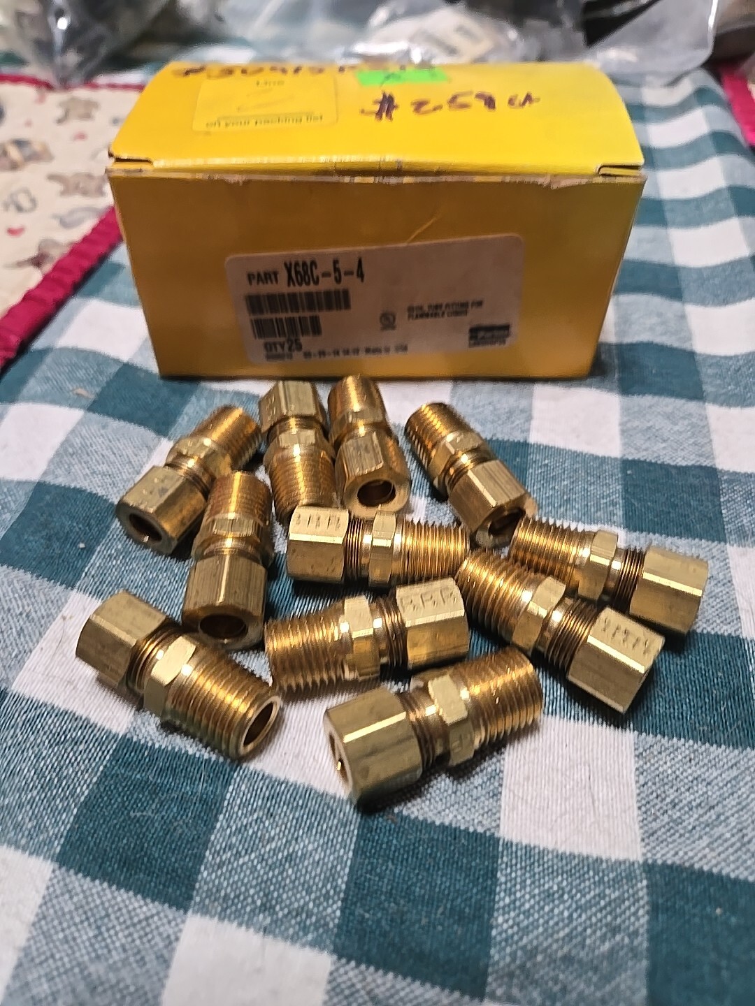 11pcs – Parker 68C-5-4 5/16″ Compression X 1/4″ Mnpt Brass Connector (5E7)