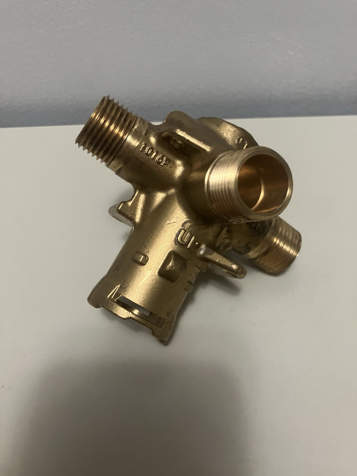 New – Moen 1/2in IPS/CC ASSE 1016P Shower and Tub Faucet Mixing Valve Rough In