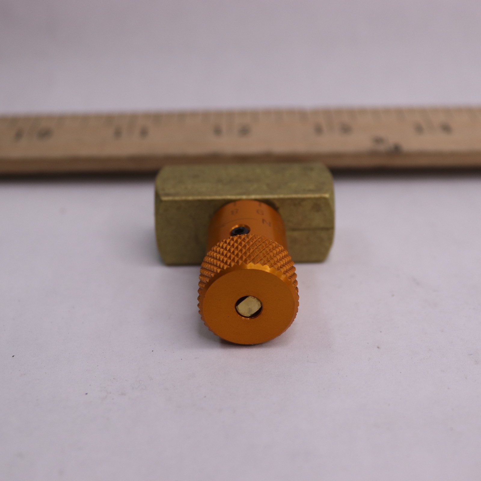 Deltrol Flow Control Valve With Knurl Knob 2000 Psi Brass 1/8″ Port Size